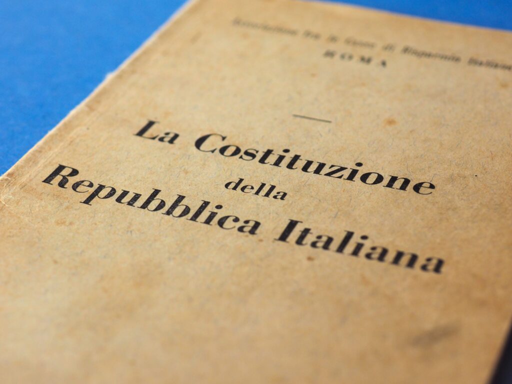 Copia d’epoca della Costituzione della Repubblica Italiana